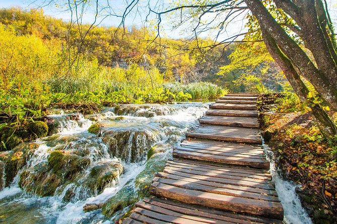 Plitvice Lakes Guided tour with Entrance ticket included - The guide experience: facts, local context, and keeping you on track