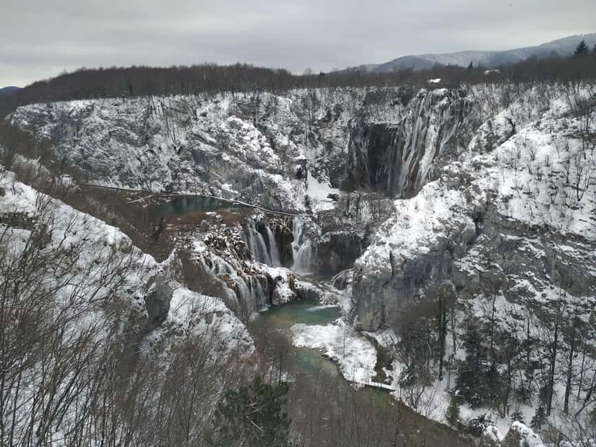Plitvice Lakes: Guided Walking Tour with Boat Ride - Following the Waterfalls: Why the Guide Makes the Walk Better