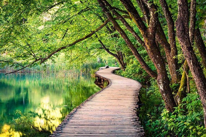 Plitvice Lakes National Park: Day Trip from Omiš - Lower Lakes: the 15-minute scenic boat ride