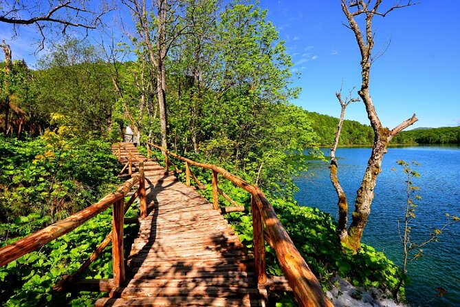Plitvice Lakes Small Group Tour Ecco from Split or Trogir - Practical advice: shoes, euros, snacks, and weather reality at Plitvice