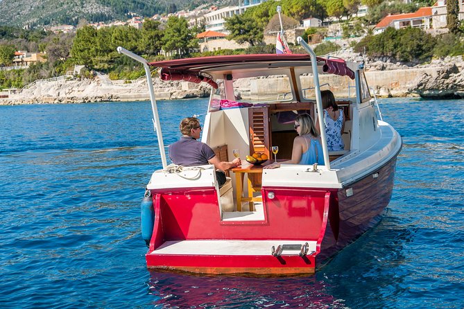 Private boat tour- explore the islands, find hidden caves and try snorkelling - Snorkeling gear: what’s provided and what to confirm