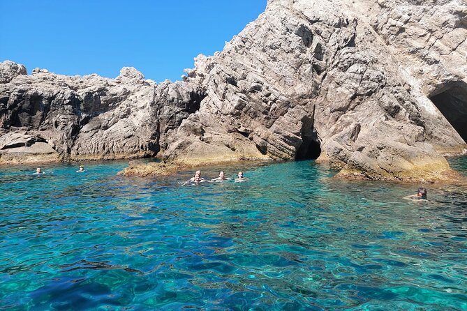 Private boat tour- explore the islands, find hidden caves and try snorkelling - Drinks, snacks, and what the included price actually buys you