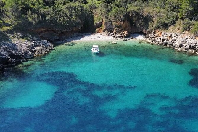 Private Boat Tour of Croatia - Vela Stiniva bay: a short visit to one of the area’s most dramatic coves