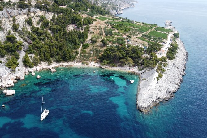 Private boat tour of Red rocks & Pakleni islands - Stop 3: Zaraće Bays (Velo Zaraće and Malo Zaraće)