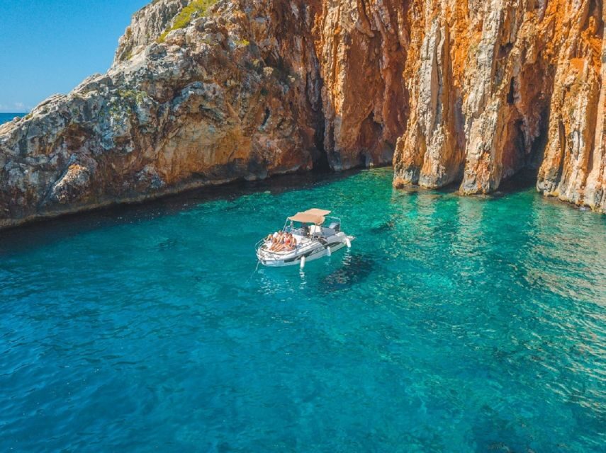 Private boat tour to Hvar & Red Rocks: from Trogir or Split - Pakleni Islands beaches and snorkeling: the easy win stop