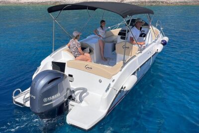 Private Boat Tour To Pakleni Islands and Red Rocks - Pakleni Islands and Taršće Bay: Turquoise water, easy first swim