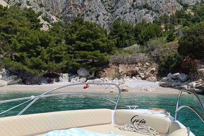 Private Boat Tour To Pakleni Islands and Red Rocks - Milna’s Plaza Mala Milna: a proper pause for lunch