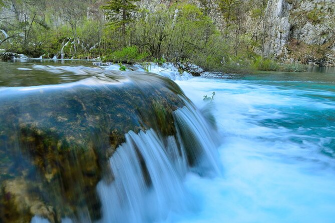 Private Full-Day Tour in Plitvice Lakes National Park from Zadar - Entering Plitvice: your guided start and Veliki slap