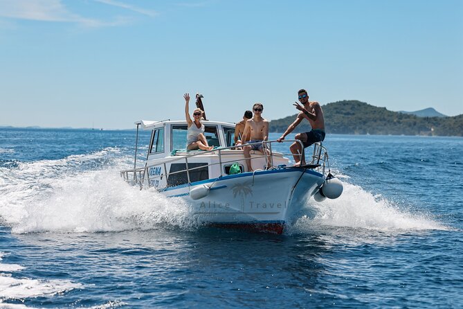 Private Half-Day Boat Tour with Snorkeling and Drinks - Meeting point and timing: how to plan your 4 hours