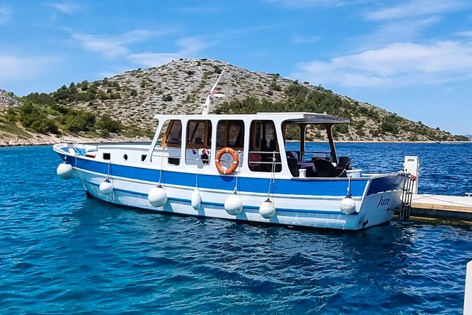 Private Half Day Tour | Food & Drinks | Vrgada - Food and drinks onboard: the real reason this tour works