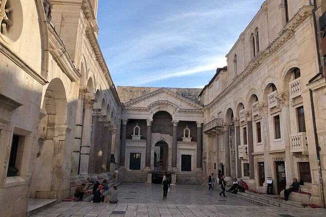 Private History Split Walking Tour in English - How to get the most from the 90 minutes