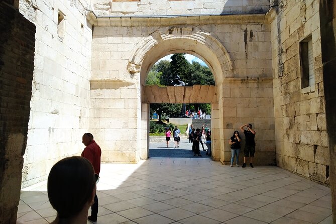 Private History tour - small group - St. Domnius and Jupiter Temple: same ground, new purposes