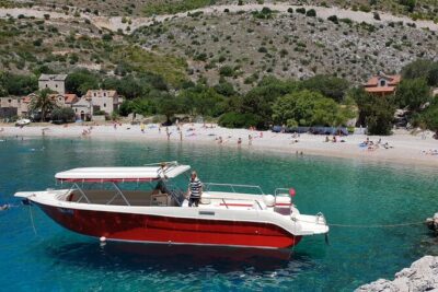 Private Red Rocks and Pakleni Islands beach hopping speedboat tour - Zarace’s two pebbly beaches for snorkeling and cliff-jumping options