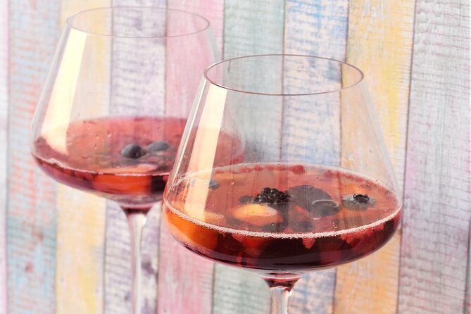 Private Sparkling Wine Tasting in Istria - The light snack and water that keep the tasting comfortable