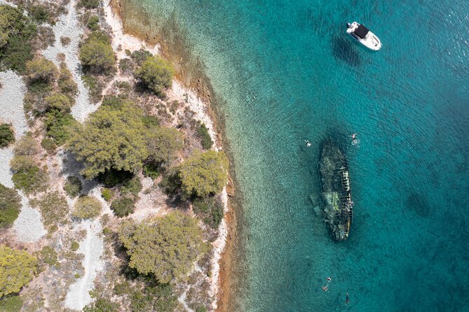 Private speedboat custome-made tour / from Trogir and Split - Safety and skipper skills: why names keep coming up