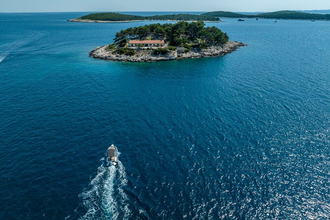 Private speedboat custome-made tour / from Trogir and Split - Lunch at a tavern: don’t skip this part of the day