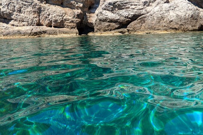 Private Speedboat Tour- Blue cave, sandy beaches and snorkelling - Optional Lokrum, and the 8-hour Mljet National Park upgrade