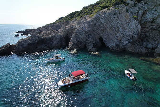 Private Speedboat Tour- Blue cave, sandy beaches and snorkelling - On-board comfort: drinks, equipment, and small things that matter