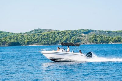 Private speedboat tour to Elaphiti Islands - Onboard Setup: Drinks, Snorkeling Gear, and Life Jackets