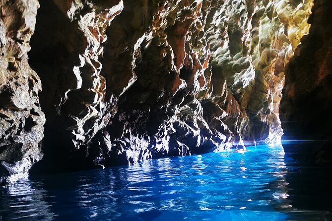 Private Speedboat tour to Sakarun Bay and Golubinka cave - The Veli Rat lighthouse stop: why it’s a “from the sea” moment