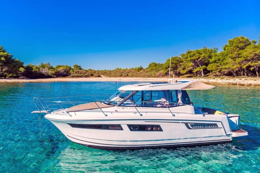 Private speedboat tours Sea Symphony - Boat comfort and crew: the difference a family-run feel makes