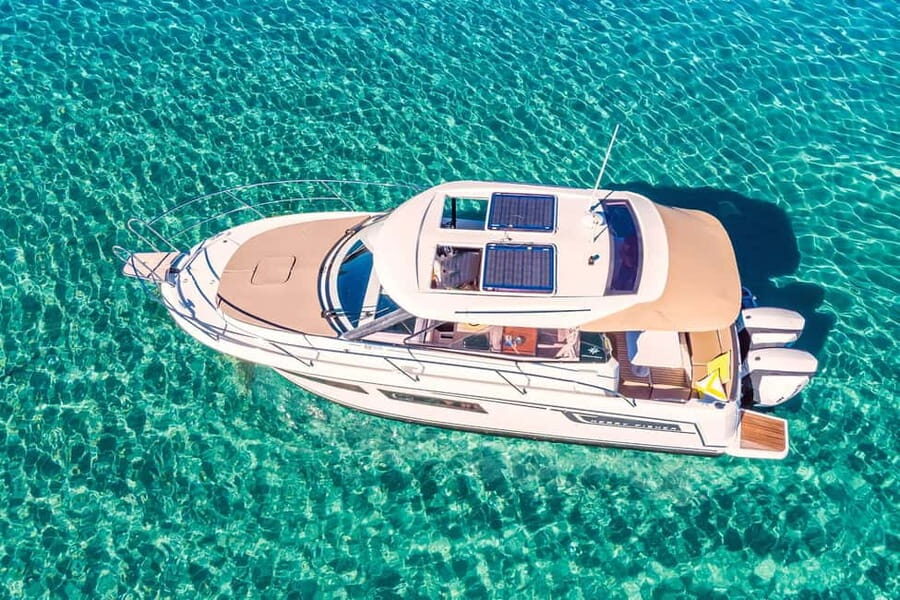 Private speedboat tours Sea Symphony - Mala Stiniva Bay (Hvar): cliffs, clear water, and real swimming time