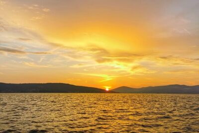 Private Sunset Tour from Split + Bottle of Wine Included - Meeting at Obala Hrvatskog narodnog preporoda: plan for an easy start