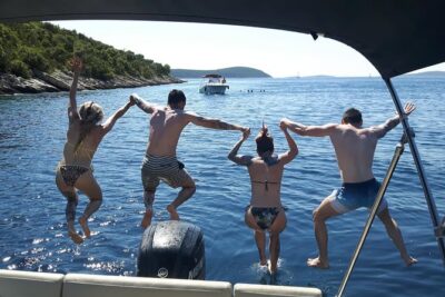Private Sunset Tour from Trogir by Speedboat - Meeting at Kamerlengo Castle: a logistics win