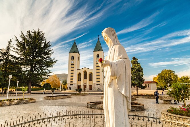 Private Tour: Medjugorje and Mostar Day Trip from Dubrovnik - Mostar and Stari Most: The Bridge, the Two-Sided City, and the Crowd Factor