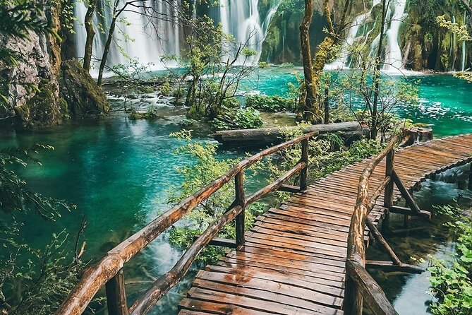 Private Transfer from Split Area to Plitvice Lakes - Arrival at Plitvice: Tickets, Waiting in the Same Spot, and Choosing Your Time