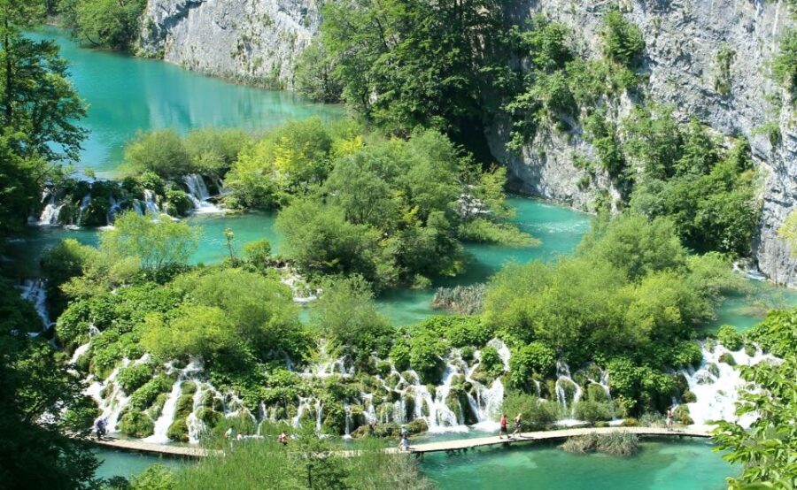 Private Transfer Tour from Zagreb - Split via Plitvice Lakes - Plitvice Lakes National Park: wooden decks and guided timing