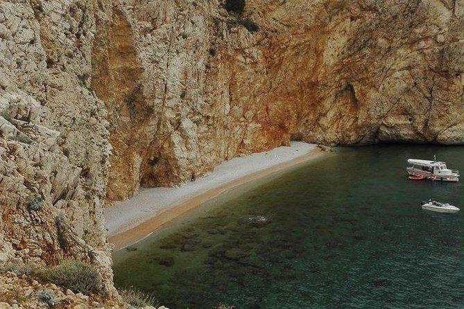 Private Wild Bays Boat Trip with Captain Bobo - Off-season vs seasonal timing: 2 hours, 3 hours, 3.5 hours, and sunset rides