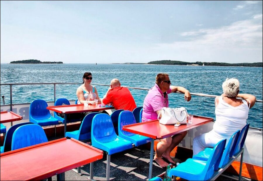 Pula: Harbor Cruise with unlimited Drinks - Your 1-hour Pula cruise rhythm: fast sights, low effort