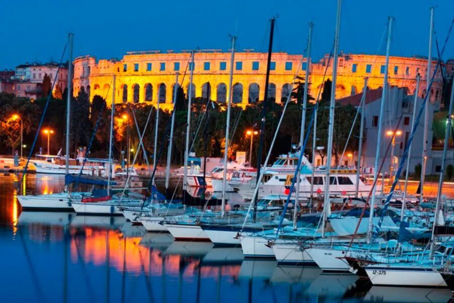 Pula: Harbor Cruise with unlimited Drinks - Service and boat comfort: decent and friendly, but sun is real