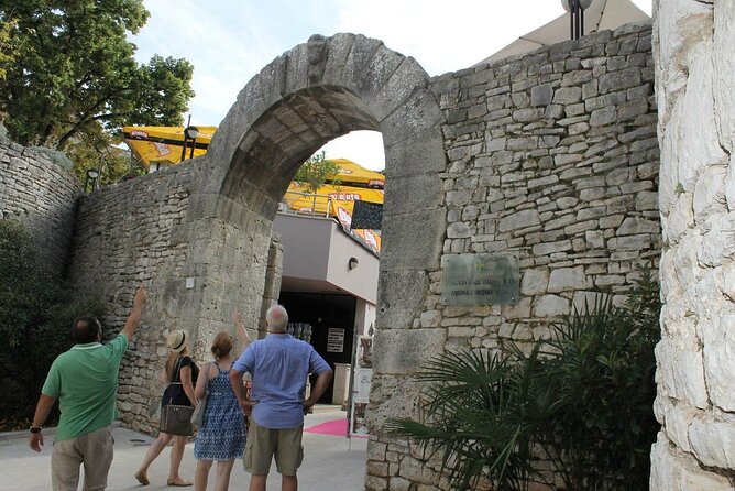 Pula Private 2-Hour Guided Walking Tour - Arco dei Sergi and the Roman city-gate feeling