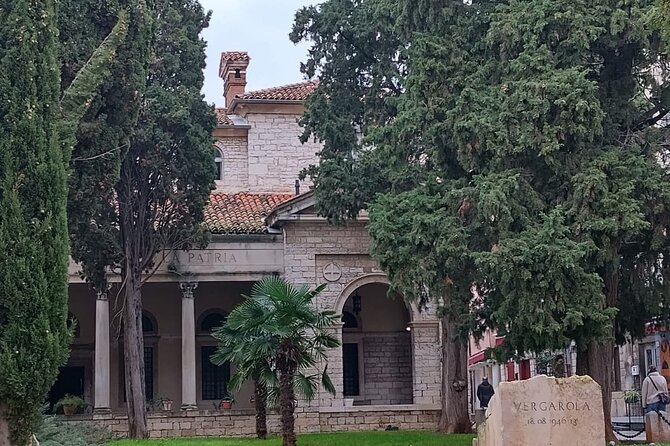 Pula Private Walking Tour - Twin Gate: official entrance and a portal to Zerostrasse