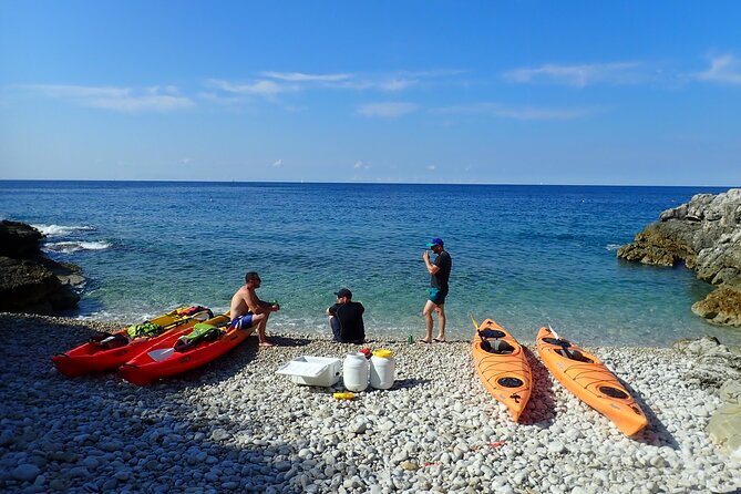 Pula Sunset Adventure – Boat, Kayak, Snorkeling & Sunset - What’s included: photos, fruit, and drinks that make it feel cared for