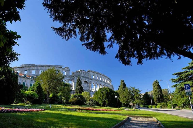 Pula: The evening tour - Key highlights worth your attention