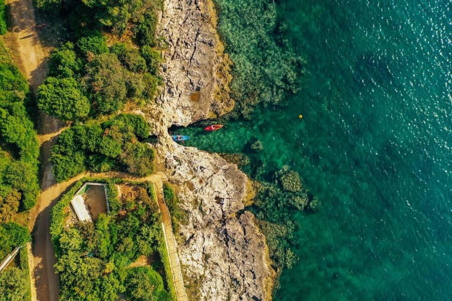 Pula: Three Island Kayak Tour with Cave Photo & Snorkeling - Grotta di quarzo: the cave photo stop that actually matters