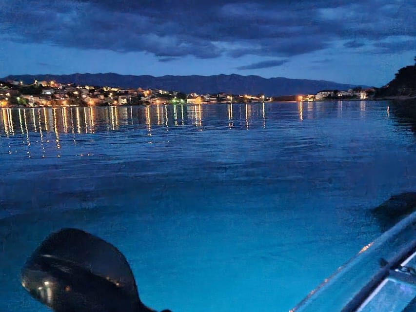 Rab: Night adventures illuminated transparent kayaks - After the guide: 15 minutes of independent time on the beach