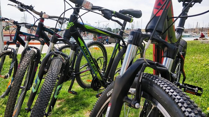 Rent a bike in Trogir - Meeting at Kairos Travel Trogir: start smart, not rushed