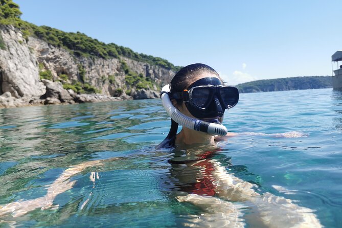 Rent a luxury speed boat for great fun on this Elaphiti Islands tour - Pickup, meeting point, and how the day runs