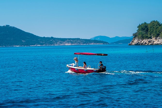 Rent a small boat without skipper - explore the islands and find hidden caves - Key points at a glance