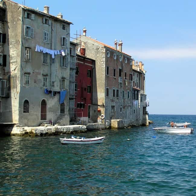 Romantic Rovinj - a private walking tour - La Colonna and the sarcophagus connection