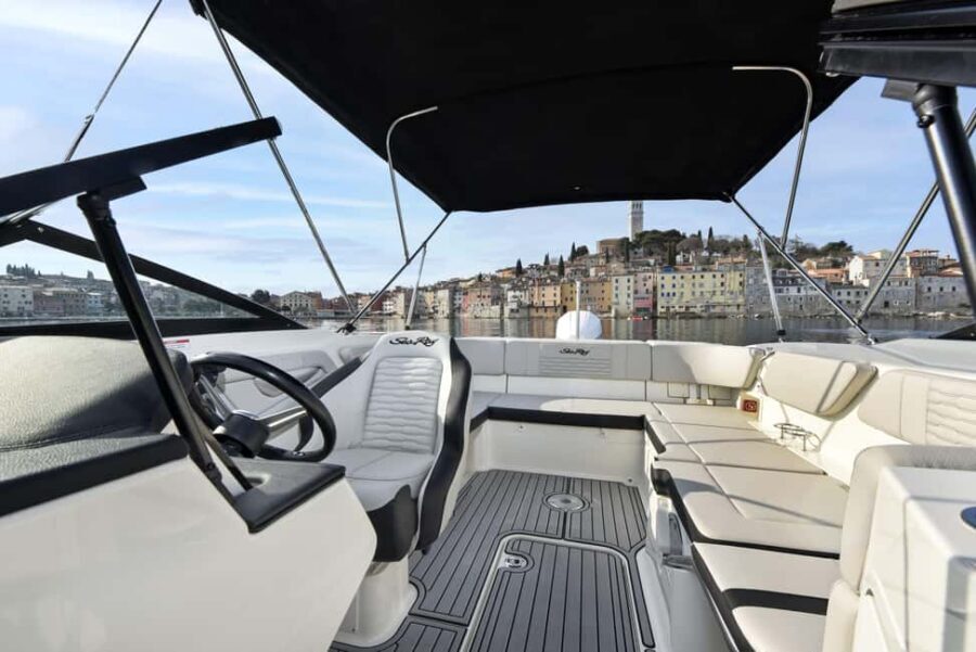 Rovinj: Private Luxury Old Town Night Boat Tour with Wine - Speedboat comfort: what the “private luxury” label really means