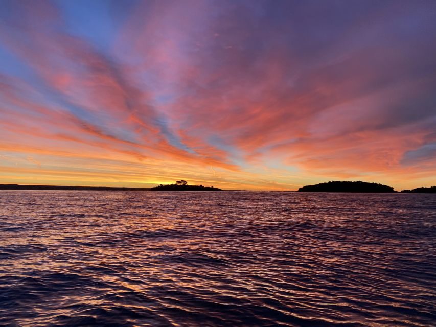 Rovinj: Sunrise Dolphins & Fishermen at Work Speedboat Tour - What to pack (and what to avoid) for a smooth sunrise trip