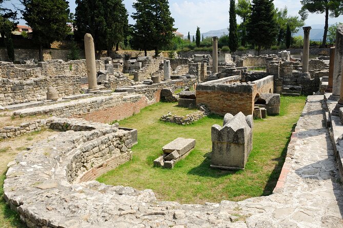 Salona & Amphitheater - Private guided tour - Admission incl. - Why Salona’s ruins still land hard (even after the stones were stolen)