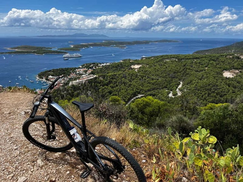 Self-guided mountain bike tour (non-electric) - Malo Grablje and Velo Grablje: Small Villages, Big Island Feel