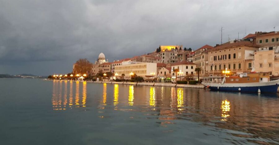 Sibenik: Guided Evening Walking Tour - The 90-Minute Rhythm: Cobblestones, Focus Stops, and Pace