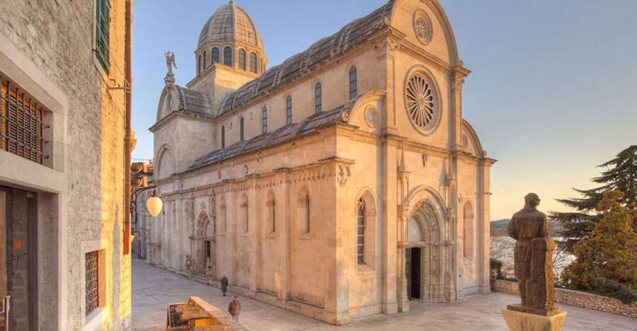 Šibenik walking tour in one hour! - The medieval “manufactory” part and the fraternity church clues